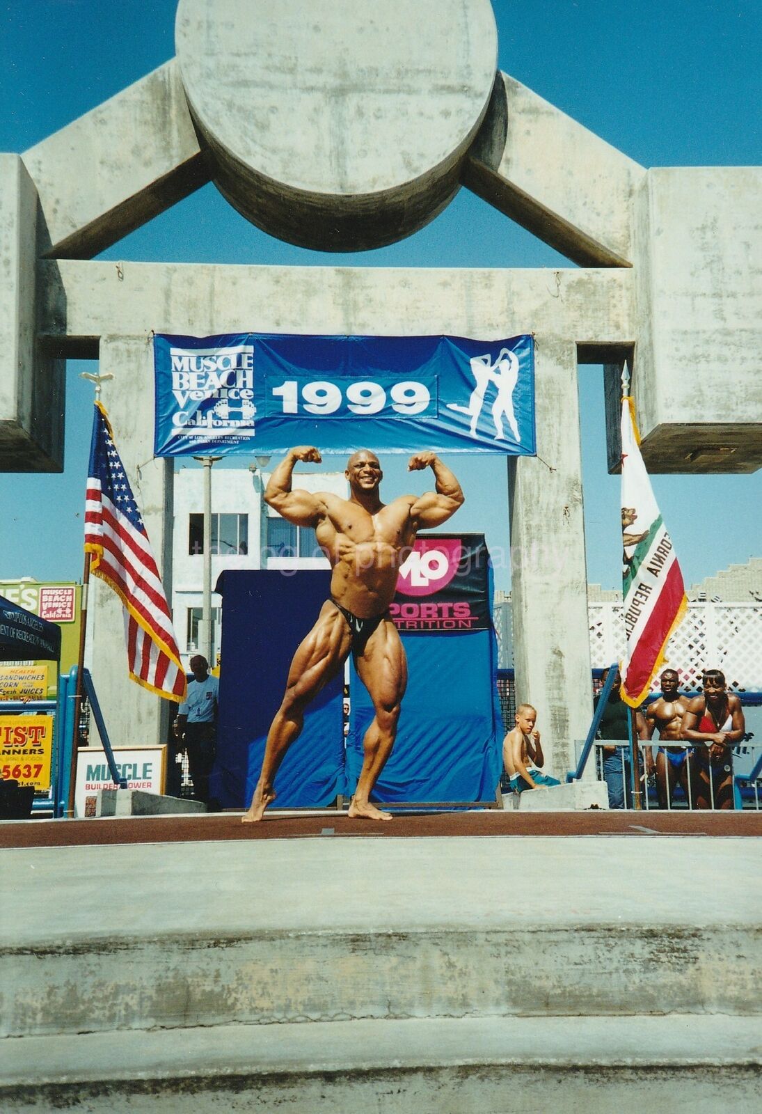 MUSCLE MAN Venice Beach California FOUND Photo Poster painting Bodybuilding Snapshot GUY 92 7 W