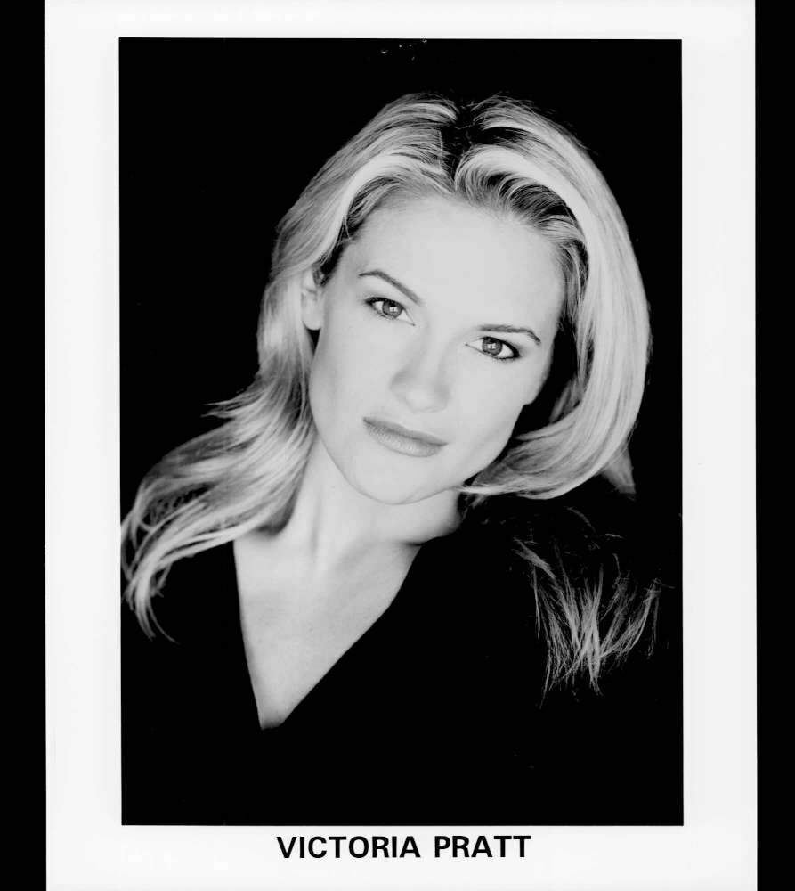 Victoria Pratt - 8x10 Headshot Photo Poster painting - Xena