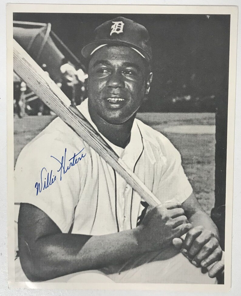 Willie Horton Signed Autographed Glossy 8x10 Photo Poster painting Detroit Tigers - COA Matching Holograms