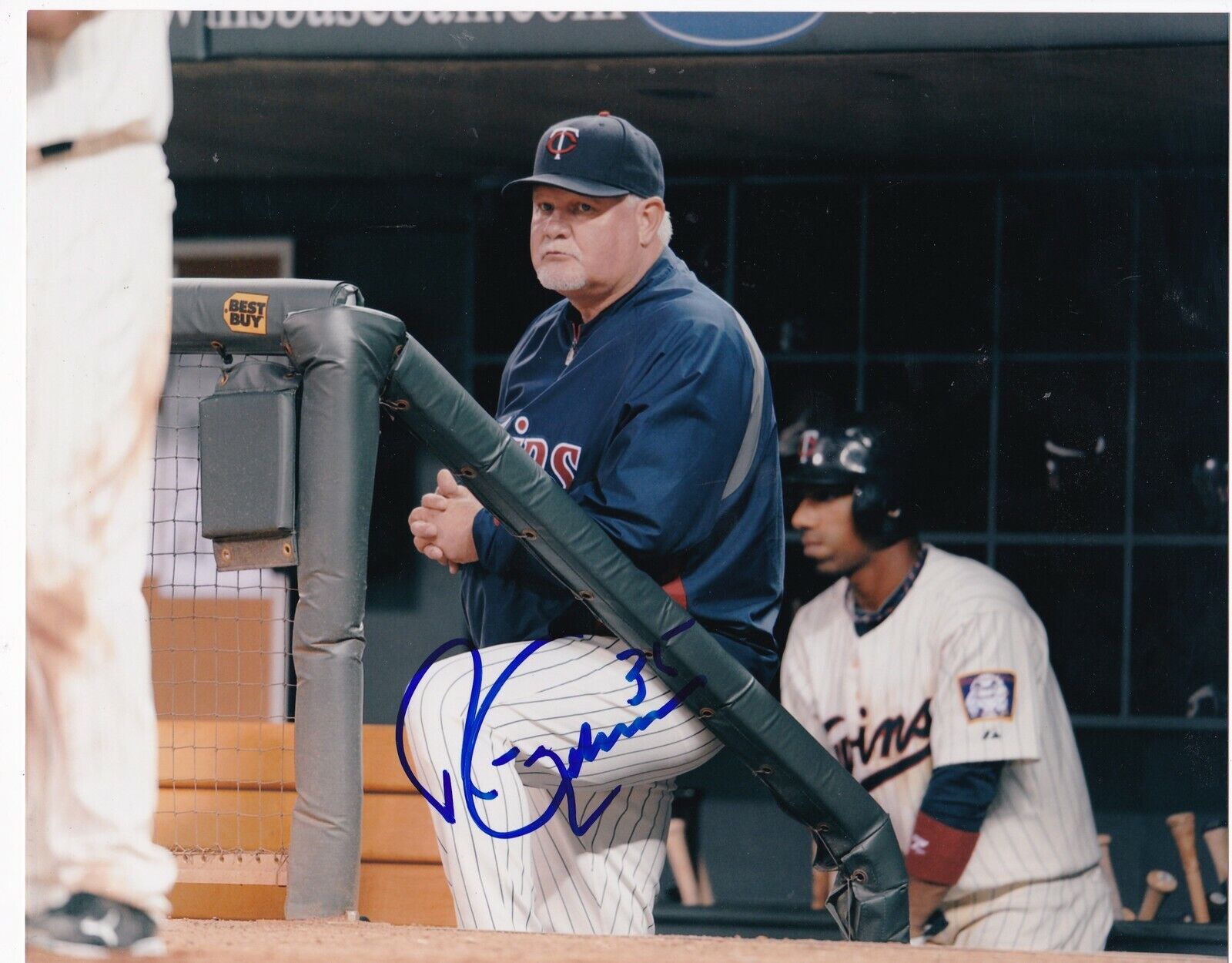 RON GARDENHIRE MINNESOTA TWINS ACTION SIGNED 8x10