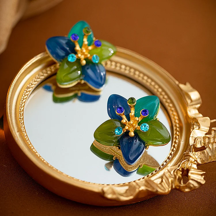 Five pointed star flower earrings