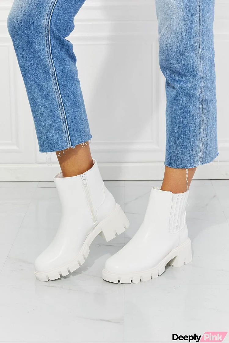 MMShoes What It Takes Lug Sole Chelsea Boots in White