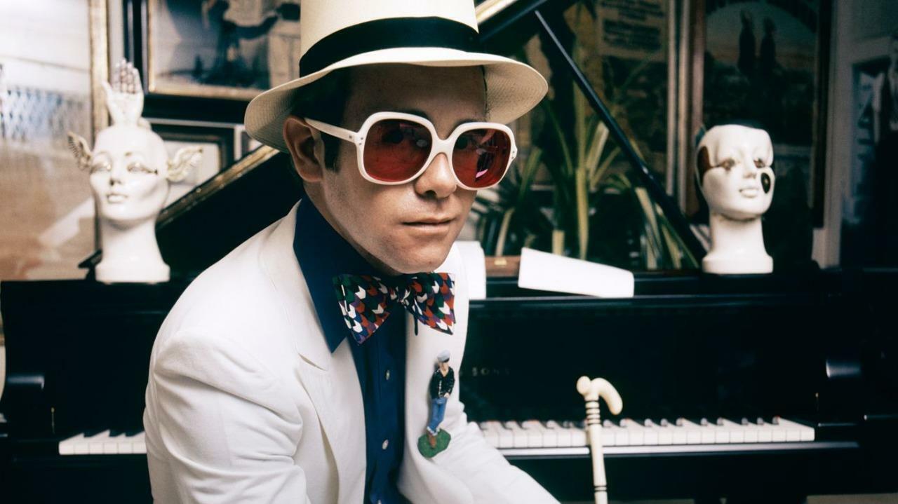 Elton John 8x10 Picture Simply Stunning Photo Poster painting Gorgeous Celebrity #25