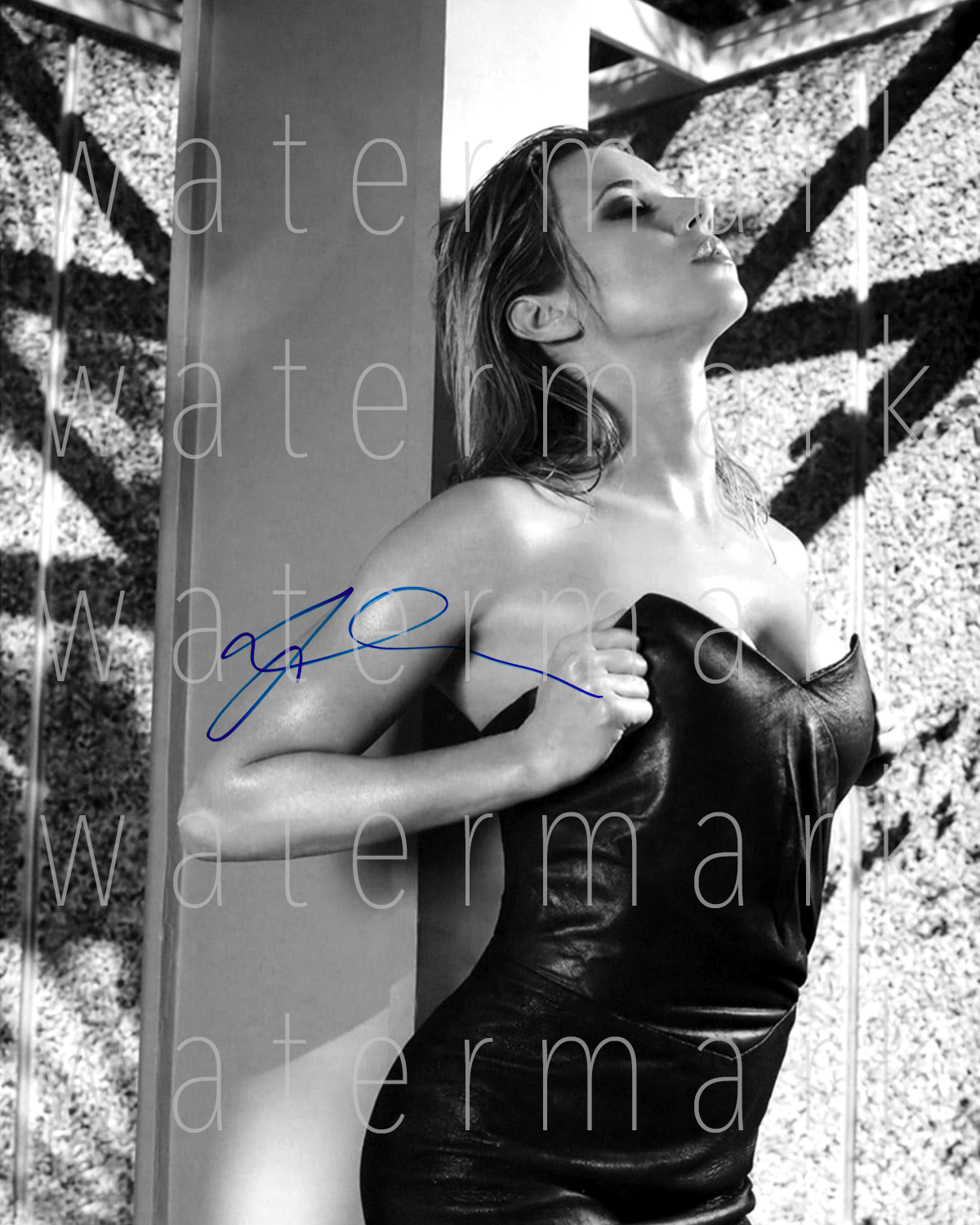 Linda Cardellini signed sexy 8X10 inch print Photo Poster painting poster picture autograph RP