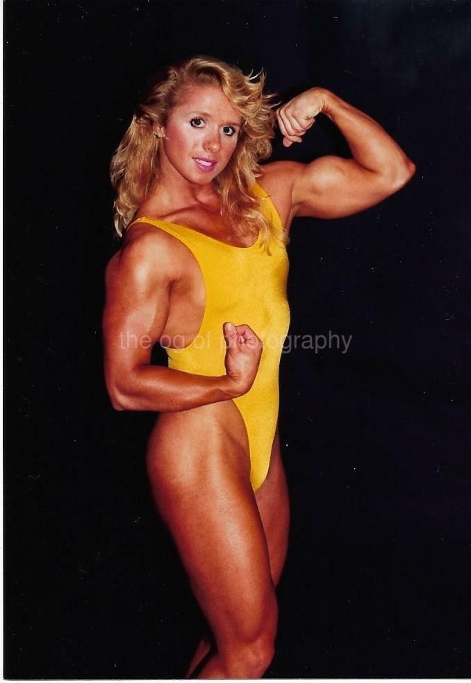 MUSCLE WOMAN 80's 90's FOUND Photo Poster painting Color FEMALE BODYBUILDER Original EN 16 19 B