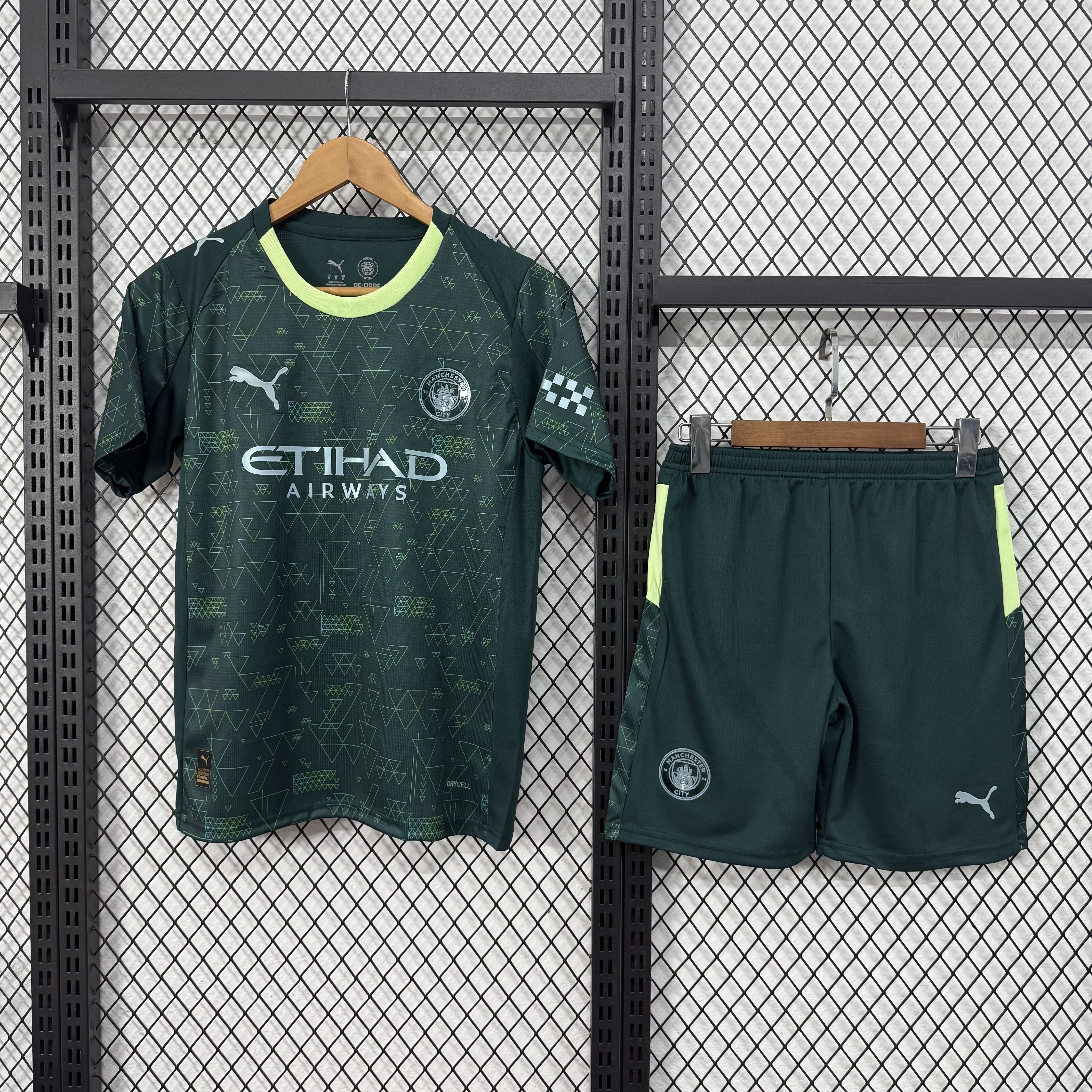 KIDS-2025/26-MCI-T-A-FAN-B01898