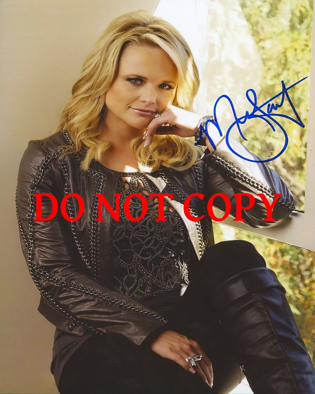 Miranda Lambert - Autographed Signed 8x10 Photo Poster painting (Mama's Broken Heart