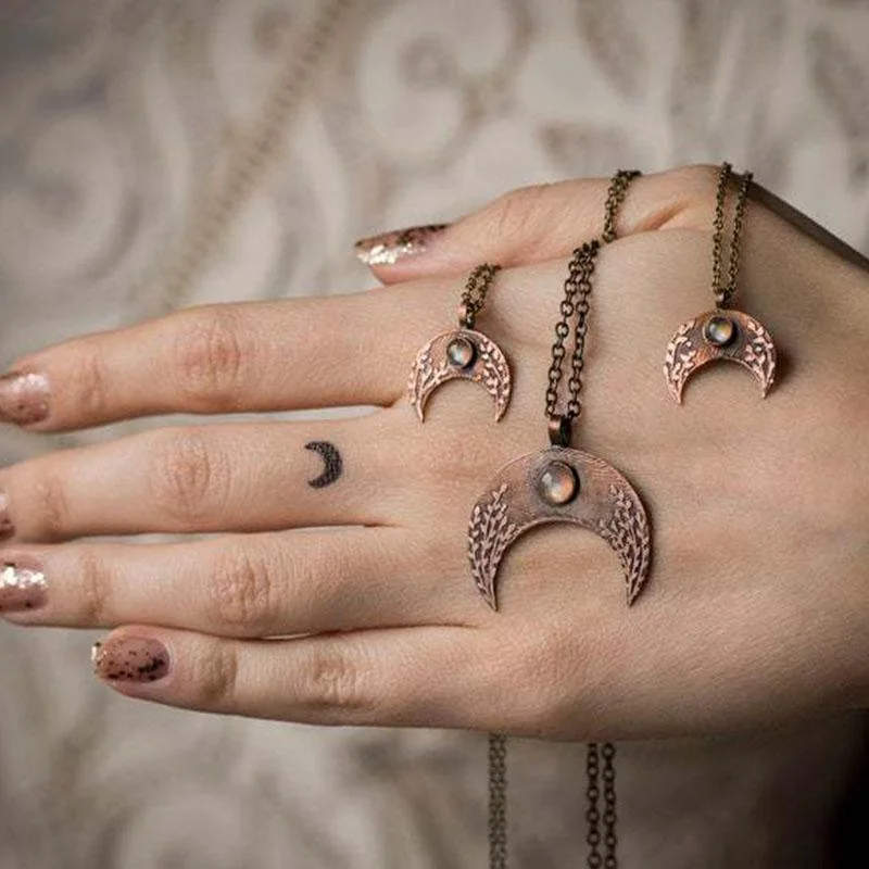 Vintage Bohemia Carved Crescent Moon Stone Necklace