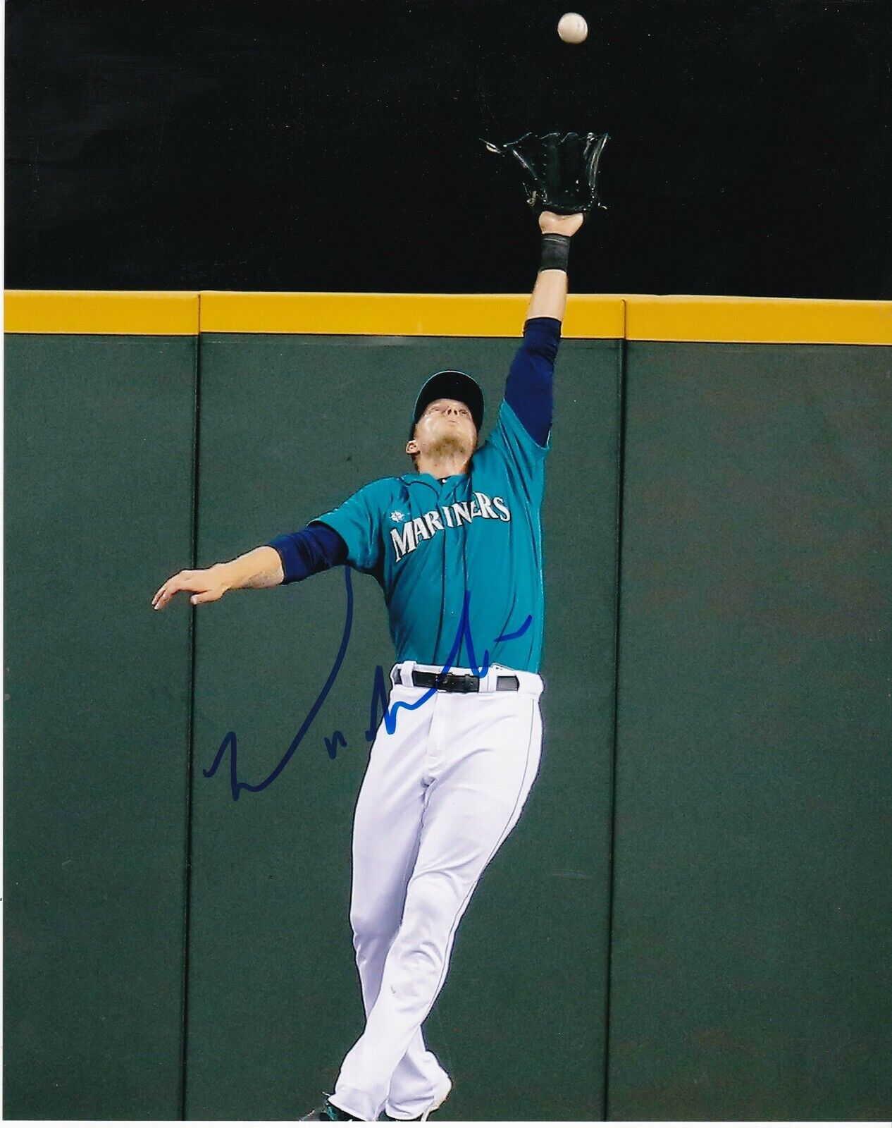 MICHAEL SAUNDERS SEATTLE MARINERS ACTION SIGNED 8x10