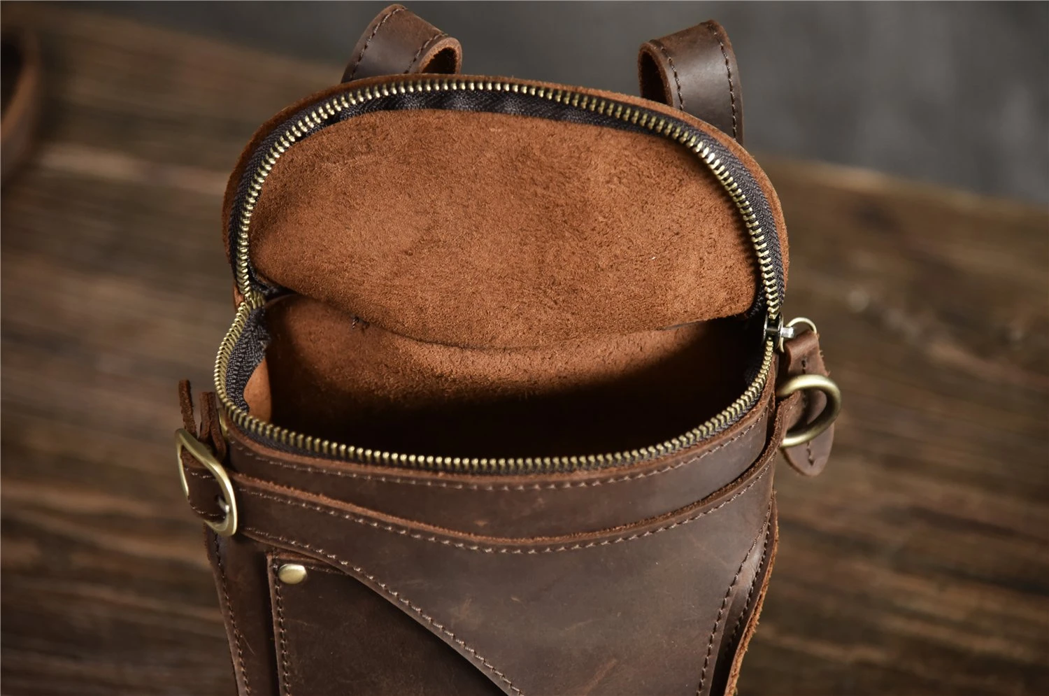 Fanny Pack for Men, Genuine Leather Outdoor Locomotive Waist Bag Shoulder Bag