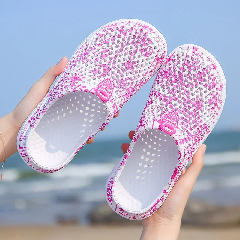 2020 Womens Casual Clogs Breathable Beach Sandals Valentine Slippers Summer Slip On Women Flip Flops Shoes Home Shoes For Unisex