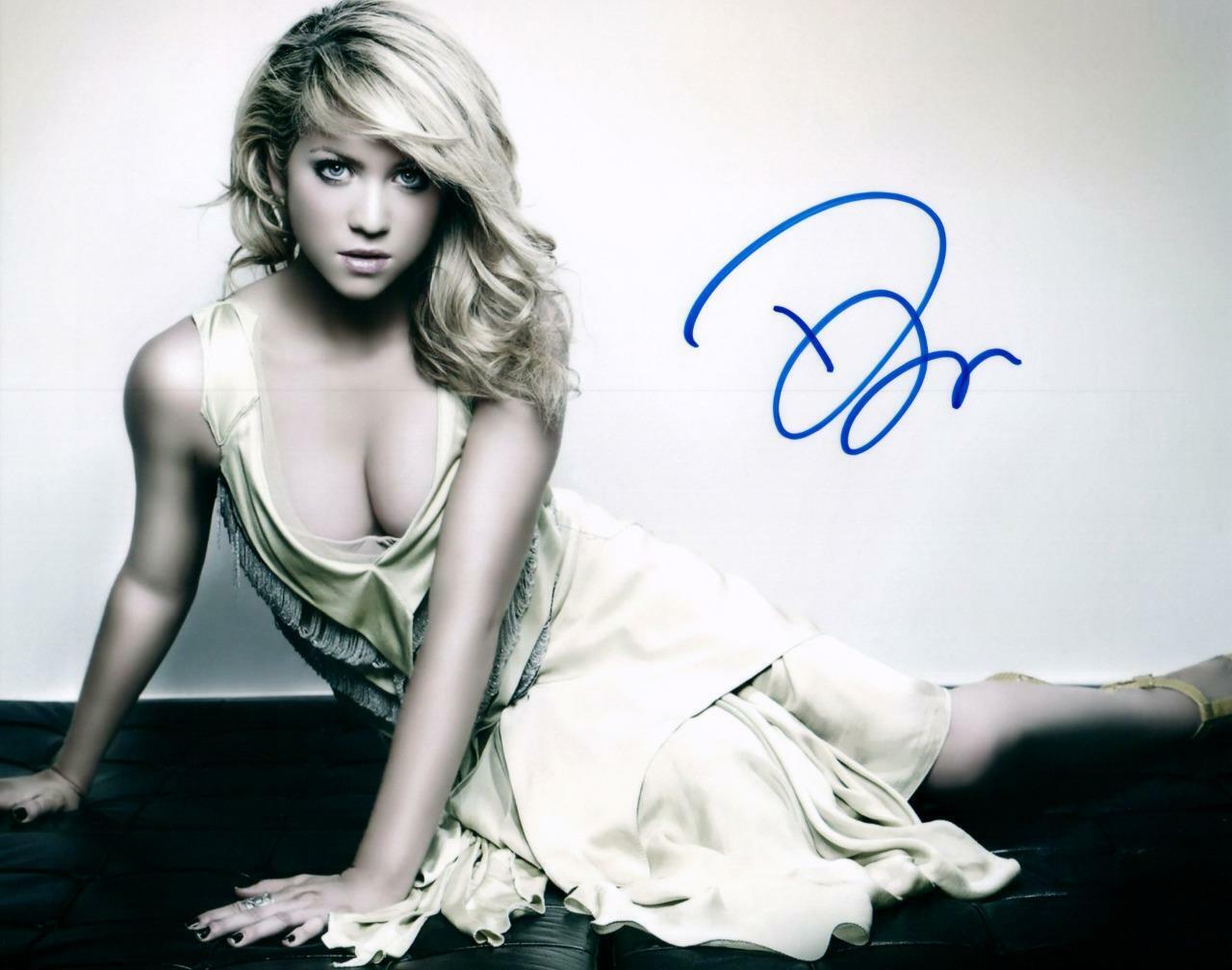 Brittany Snow signed 8x10 Photo Poster painting Picture autographed Pic includes COA