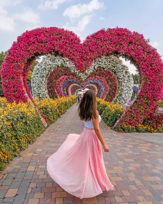 

Girl In A Flowers Heart Shape – Paint By Numbers - 40*50CM, 501 Original