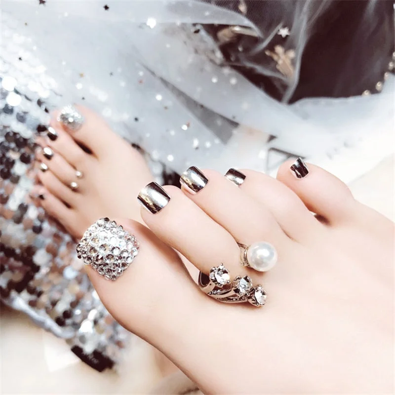 24Pcs/Set Beauty Chic Toe Nails Silver Metallic Finished Full Cover for Foot with Rhinestone Feet Artificial False Nail-Nail Inspo