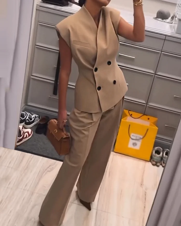 Sleeveless solid color two piece suit