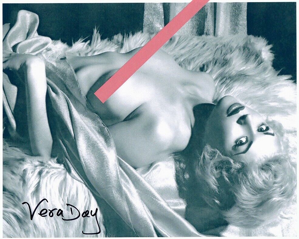 VERA DAY hand-signed YOUNG NO TOP SEXY & SEDUCTIVE IN BED 8x10 authentic w/