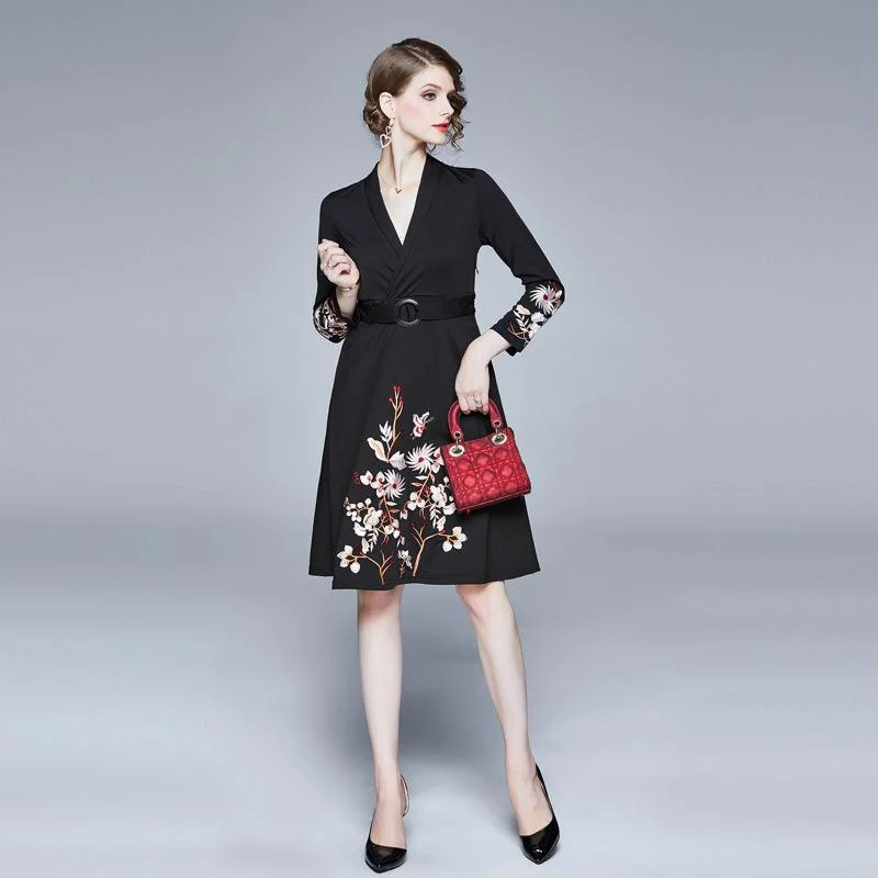 V-neck embroidered noble temperament A-line dress