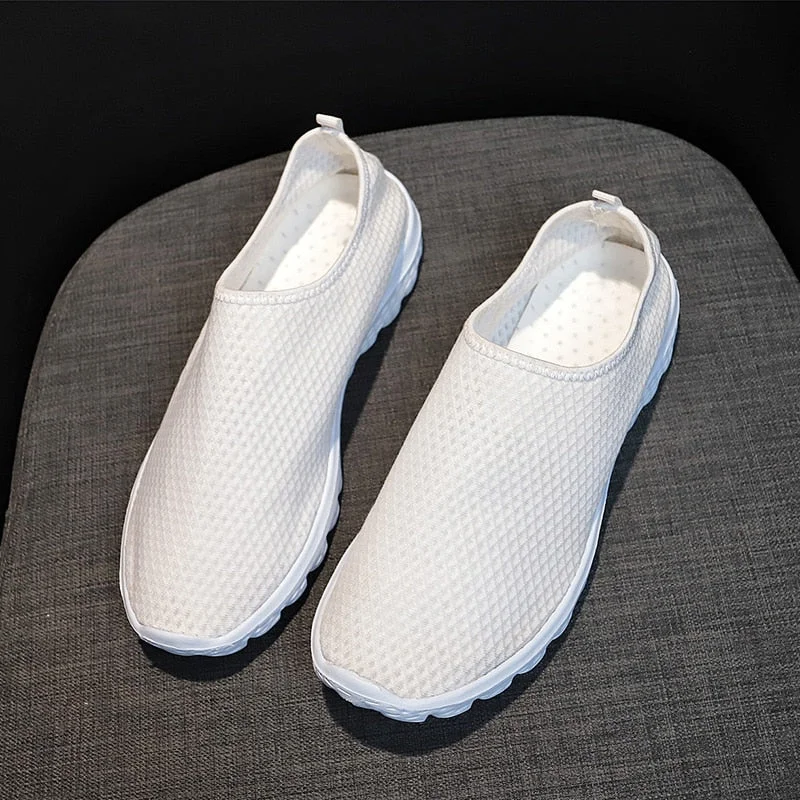 New Cartoon Nurse Doctor Print Women Sneakers Slip on Light Mesh Shoes Summer Breathable Flats Shoes Zapatos Planos