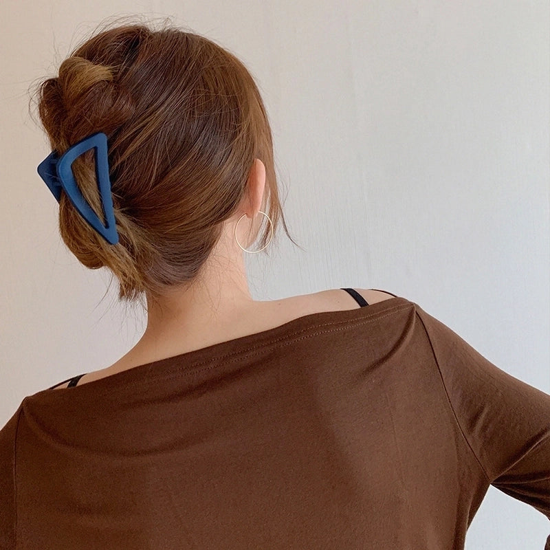 Women’s Minimalist Triangle Plastic Hair Claws