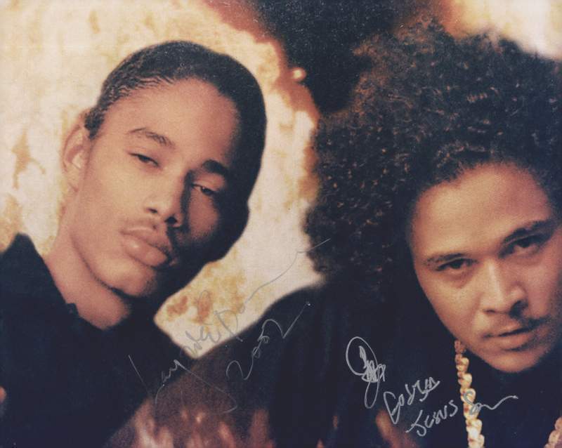 Layzie Bizzy Bone Thugs N Harmony signed rap 8x10 Photo Poster painting W/Cert Autograph 793