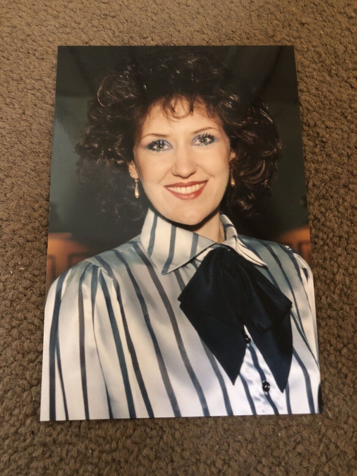 ANITA DOBSON (EASTENDERS) UNSIGNED Photo Poster painting- 6x4”