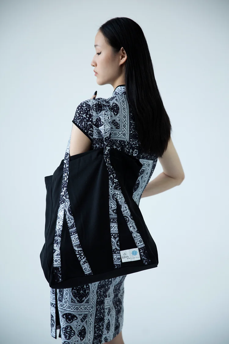 AGA KHAN MUSEUM X JUMA Shahnameh Tote Bag  - 3 Recycled Water Bottles - Black