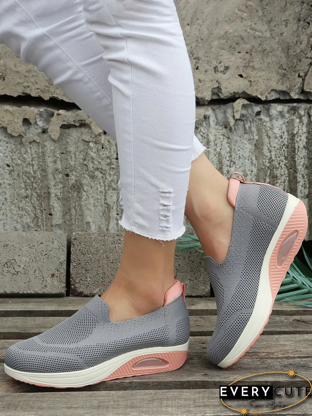 Contrasting Color Comfort Shock Absorbing Flyknit Sneakers
