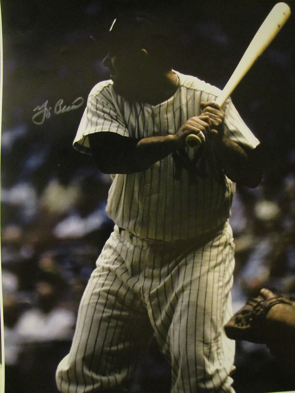 YOGI BERRA NEW YORK YANKEES BECKETT AUTHENTICATED ACTION SIGNED 16x20