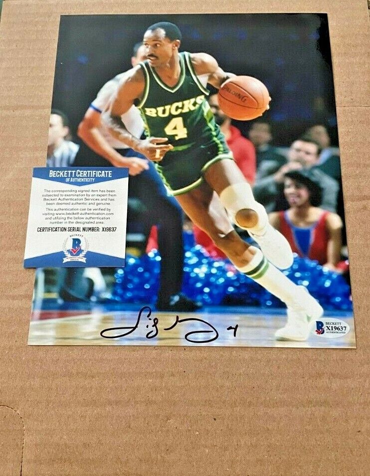 SIDNEY MONCRIEF SIGNED MILWAUKEE BUCKS 8X10 Photo Poster painting BECKETT CERTIFIED