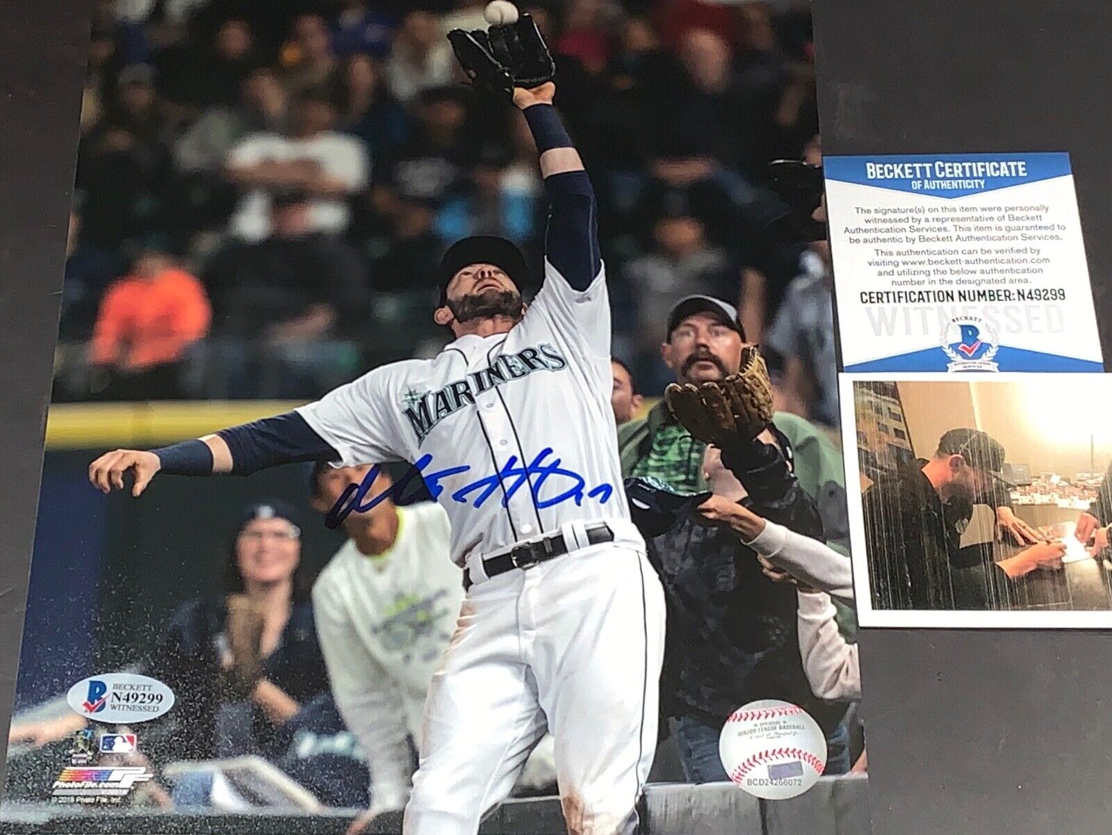 Mitch Haniger Mariners Autographed Signed 8x10 Photo Poster painting Beckett WITNESS COA Catch 1