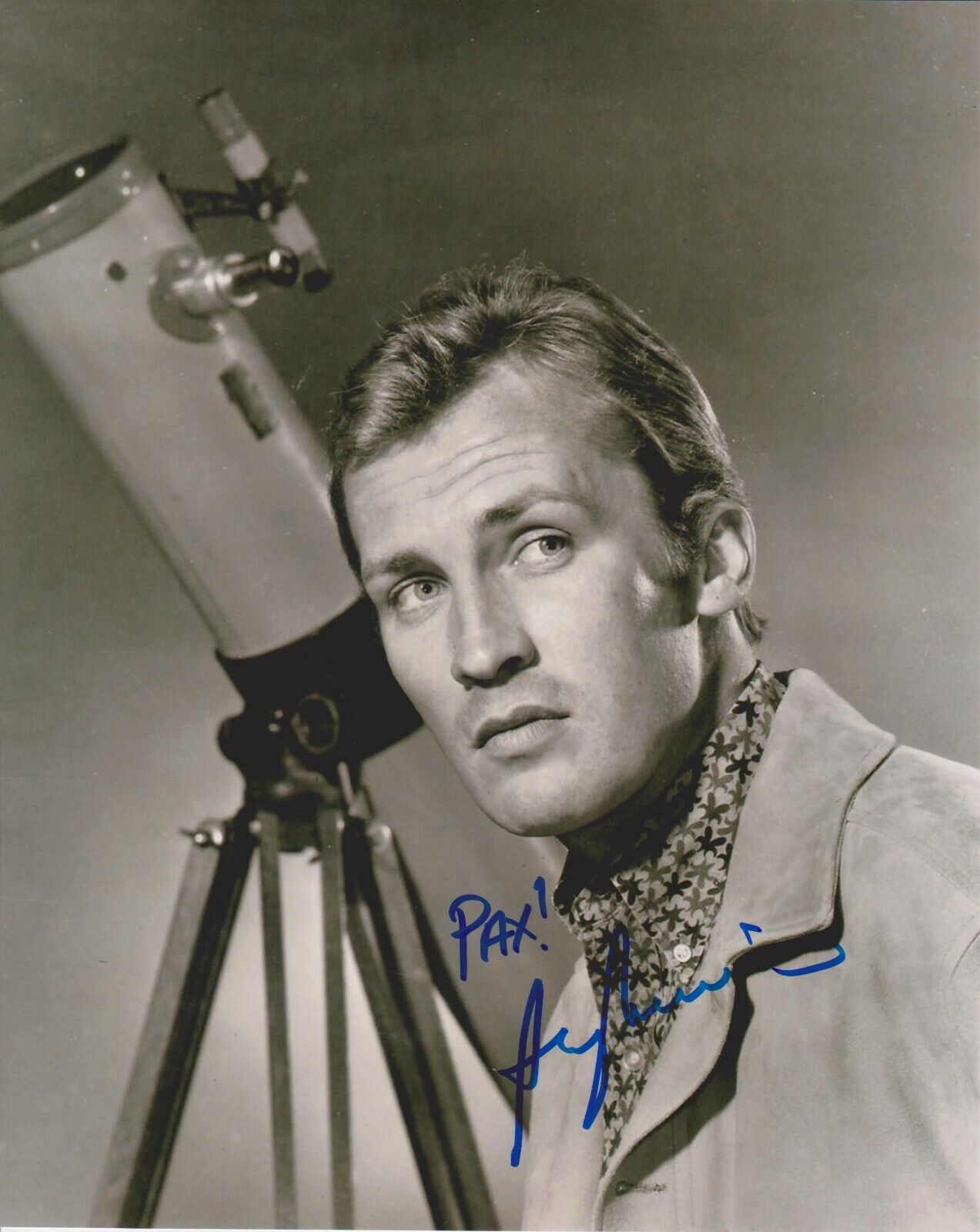 Roy Thinnes The Invaders Original Autographed 8X10 #4