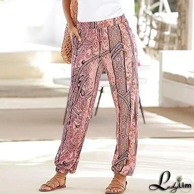 Fashionable and Minimalist winter garment