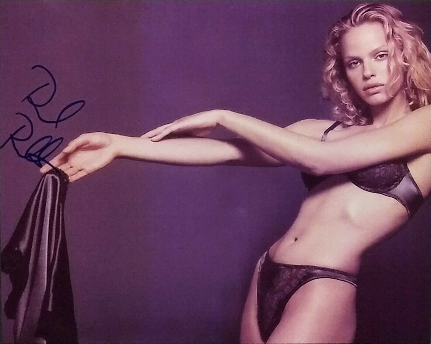 Rachel Roberts signed 8x10