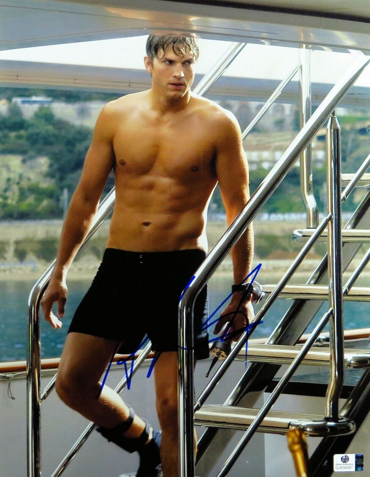 Ashton Kutcher Signed Autographed 11X14 Photo Poster painting Killers Sexy on Boat GV834587