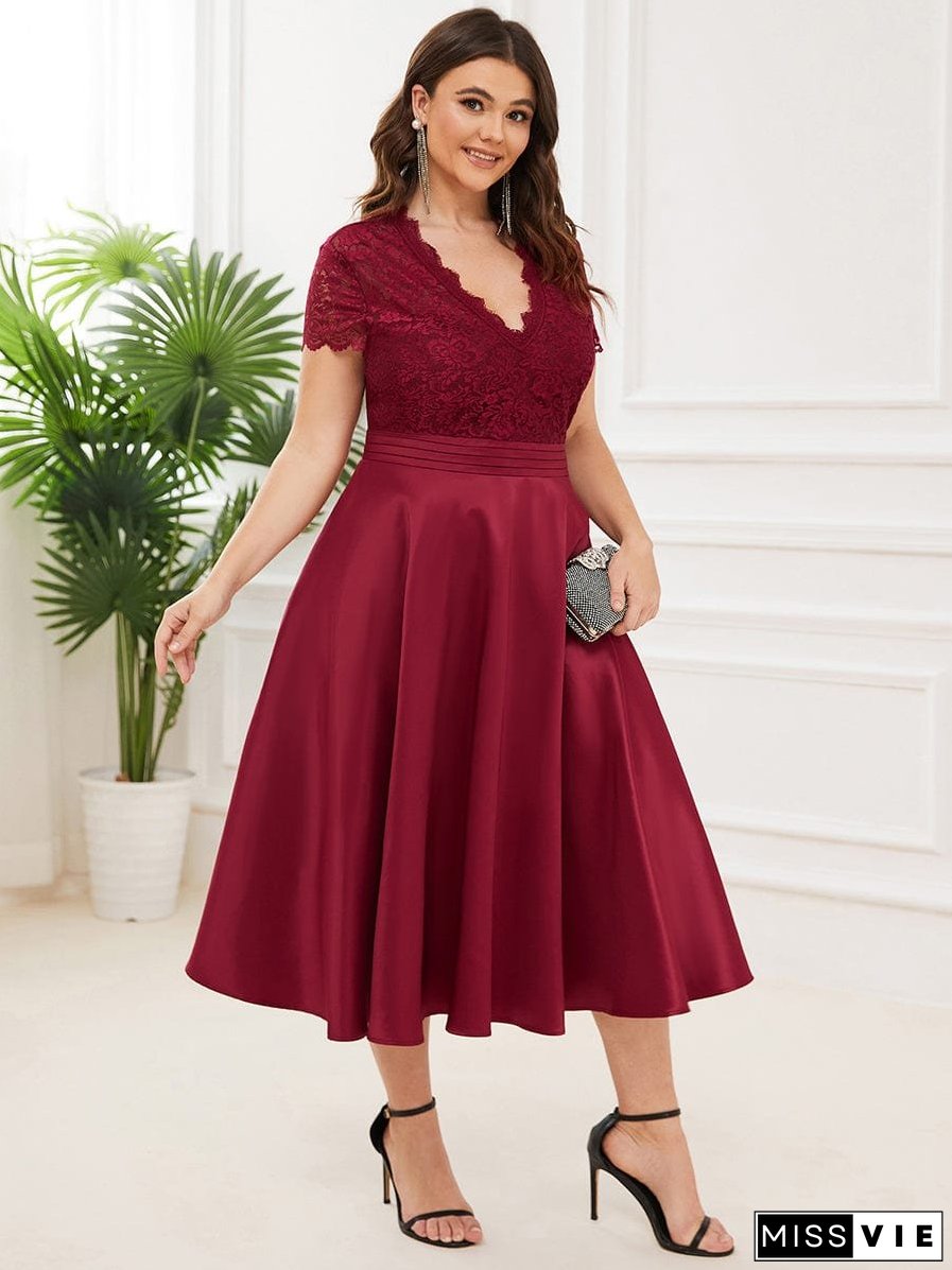Elegant Plus Size Lace A-line Cocktail Dress with Pockets