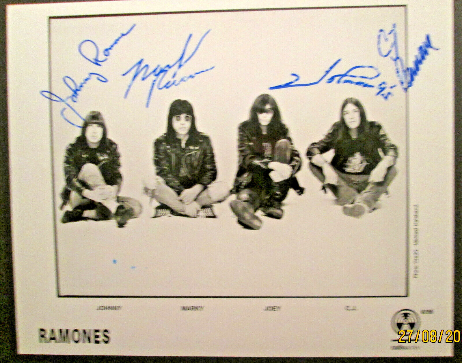 THE RAMONES: (ORIGINAL VINTAGE AUTOGRAPH Photo Poster painting ) CLASSIC NY PUNK BAND *