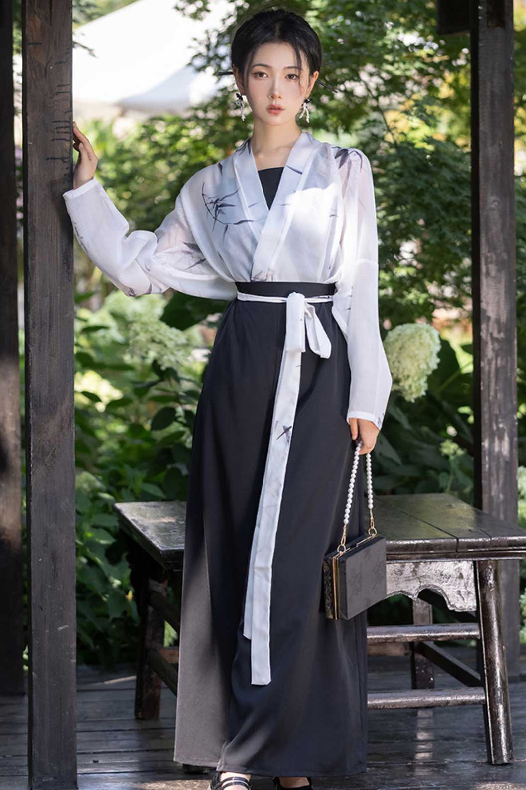 Ming Dynasty Black-White Hanfu Dress with Long Shirt and Three-Pleat Skirt - zhuran 竹染 Stupa Stones