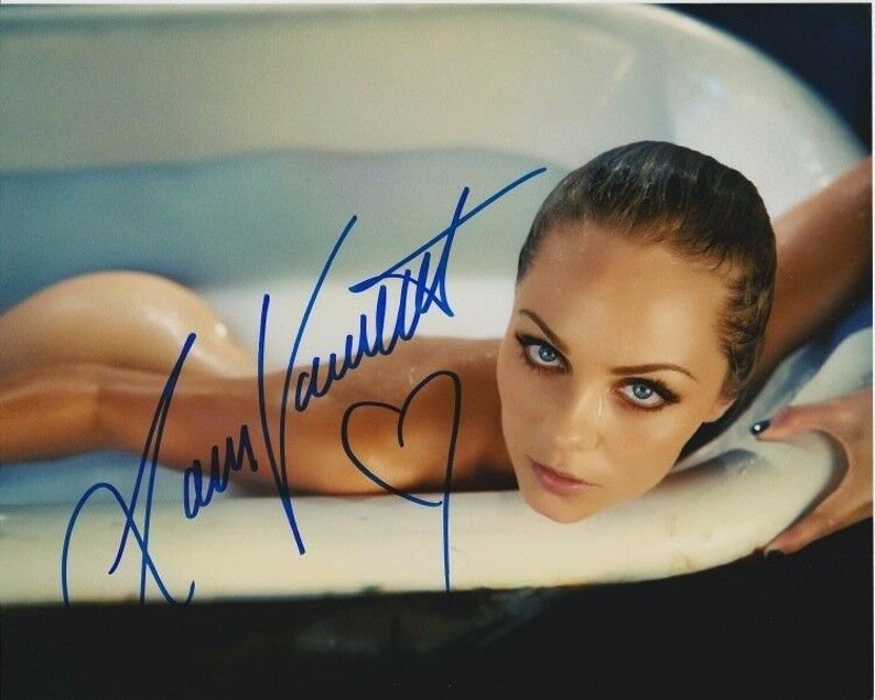 Laura vandervoort signed autographed Photo Poster painting