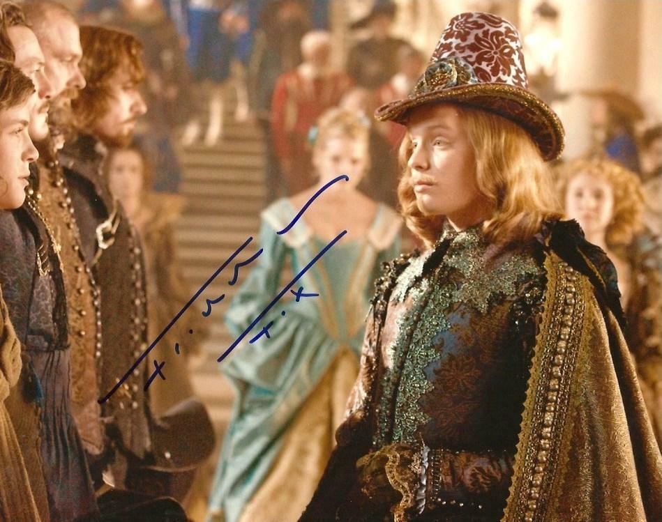 ENGLISH ACTOR Freddie Fox autograph, In-Person signed Photo Poster painting