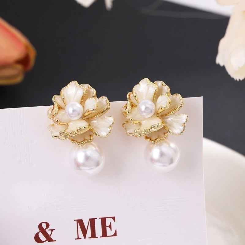 1 Pair Minimalist Classic Style Flower Inlay Zinc Alloy Pearl Ear Studs
