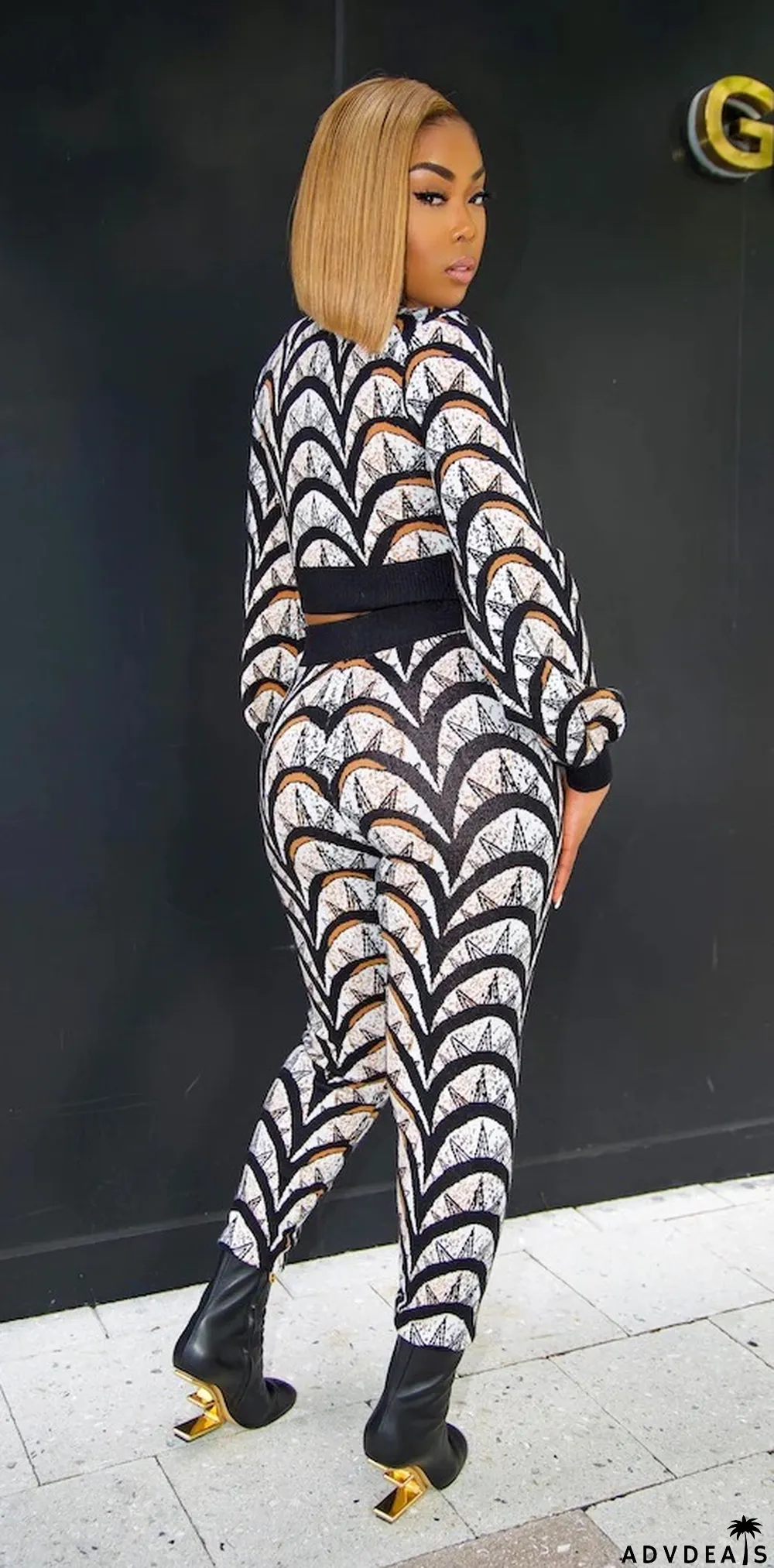 Fashion Casual Long-sleeved Long Pants Clash Color Printing Two-piece Suit