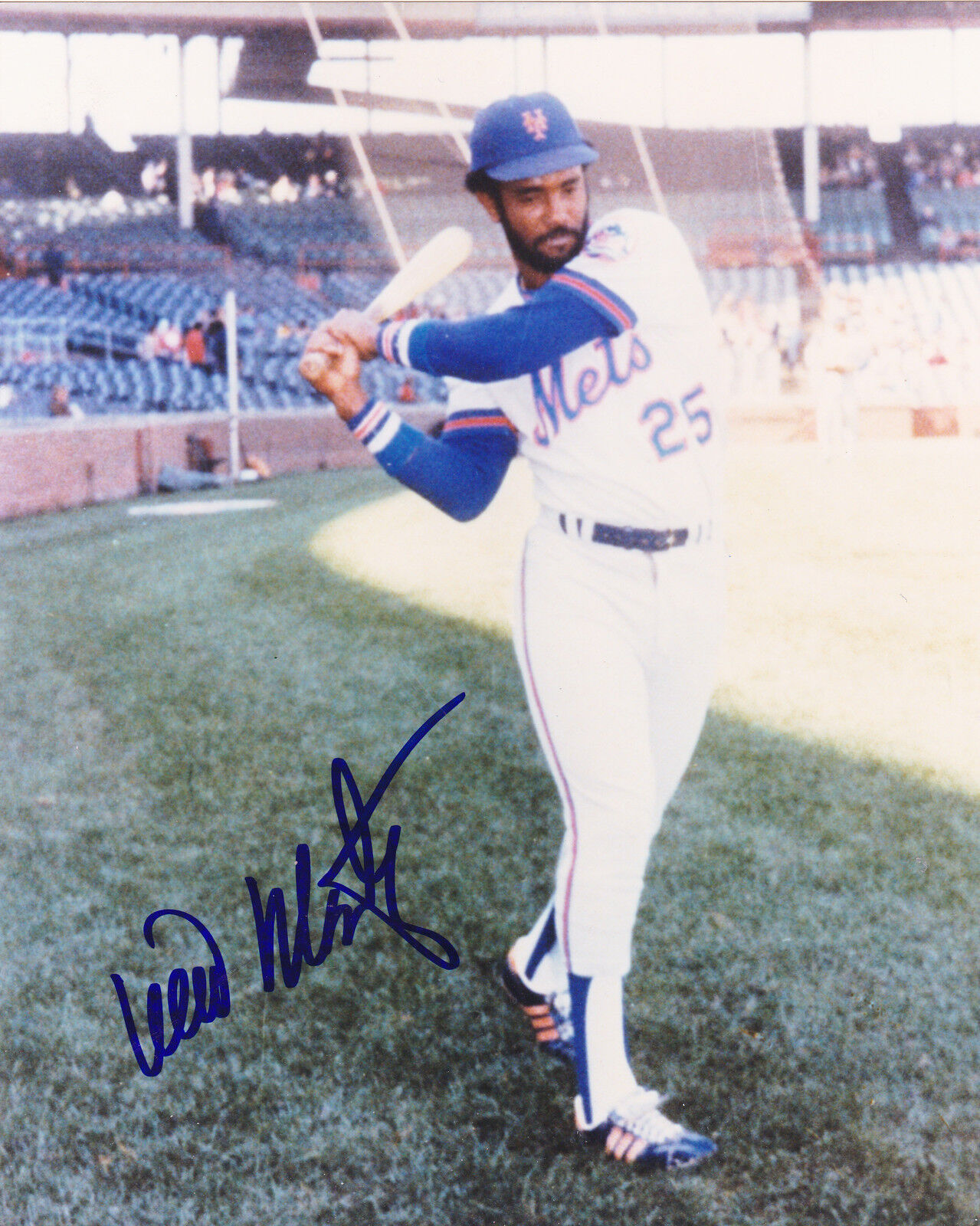 WILLIE MONTANEZ NEW YORK METS ACTION SIGNED 8x10