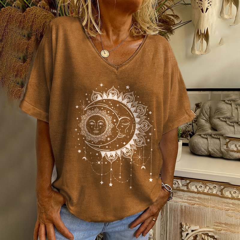 Creative Sun And Moon Face Print V-neck T-shirt