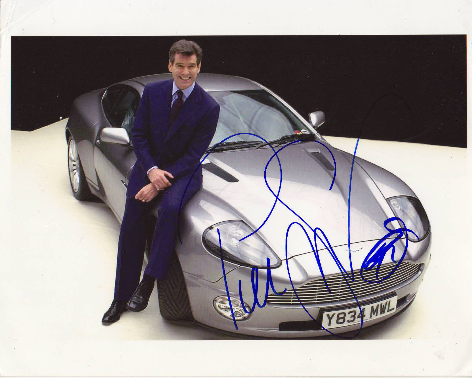 PIERCE BROSNAN - JAMES BOND AUTOGRAPH SIGNED PP Photo Poster painting POSTER