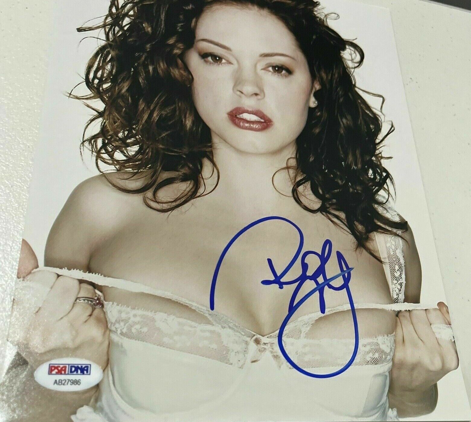 Rose Mcgowan signed autograph PSA-DNA Certified NO. AB27986