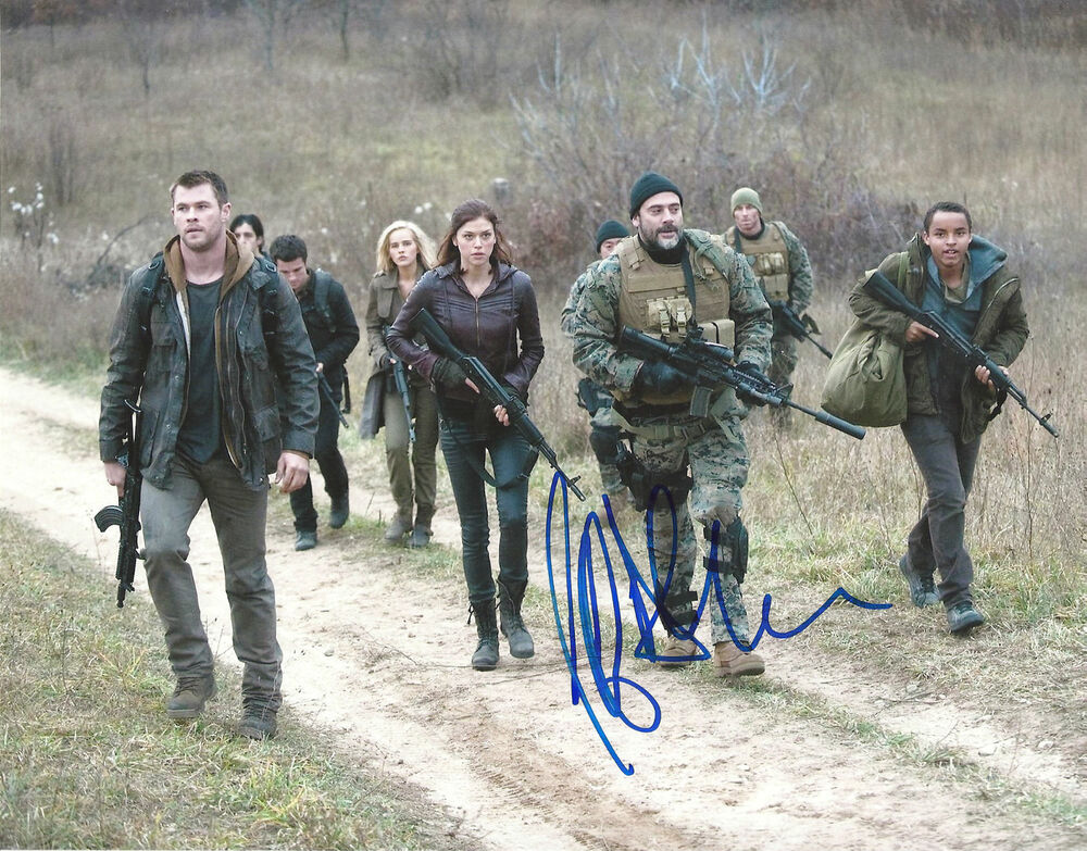 JEFFREY DEAN MORGAN 'RED DAWN' TANNER SIGNED 8X10 PICTURE *COA 6