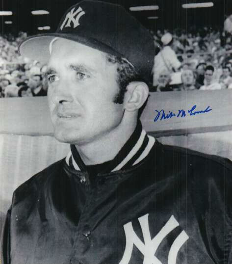 Signed 8x10 MIKE MCCORMACK New York Yankees Photo Poster painting - COA