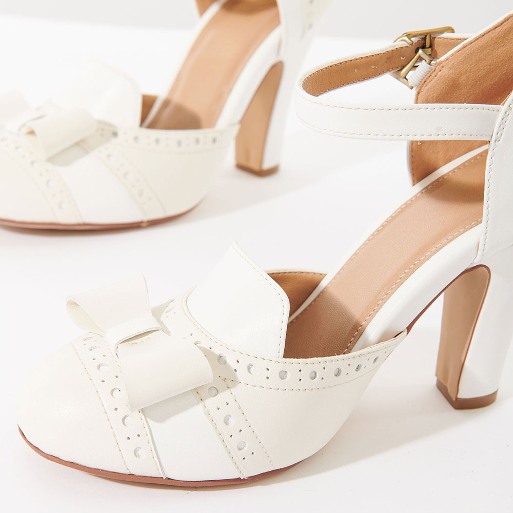 Chunky Heel Round Toe Ankle Strap Buckle Beige & White Pumps with Bow Nicepairs