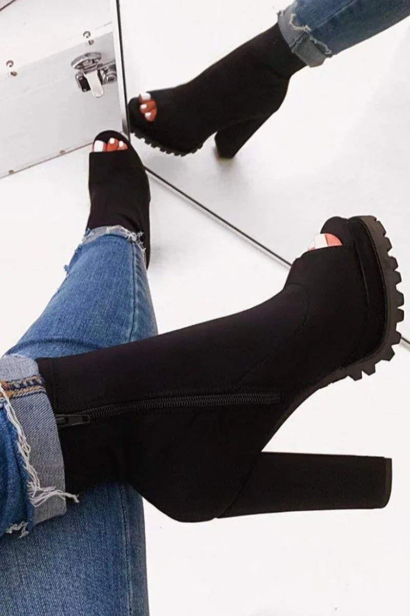 Chunky Sole Round-toe Solid Booties