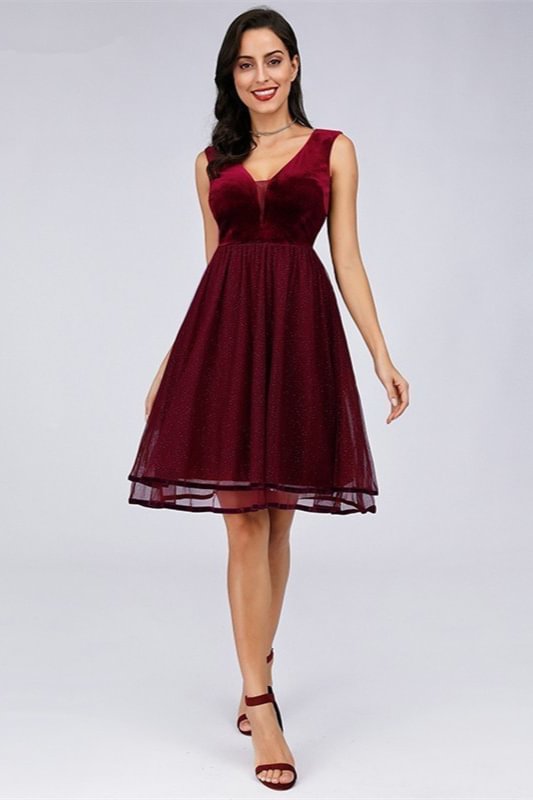 Lovely Burgundy V-Neck Sleeveless Short Homecoming Dress - lulusllly
